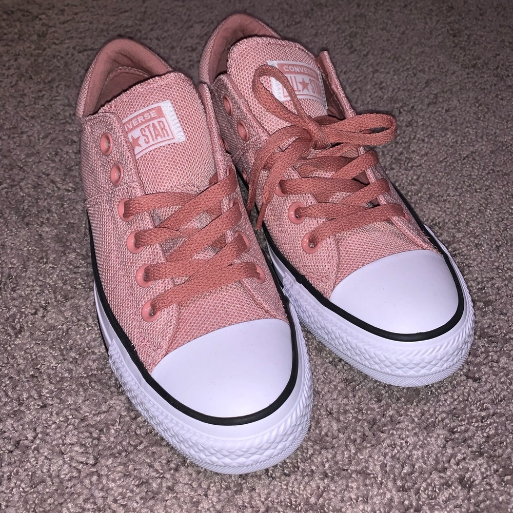 BRAND. NEW PINK CONVERSE SIZE 7